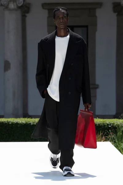 Look 17